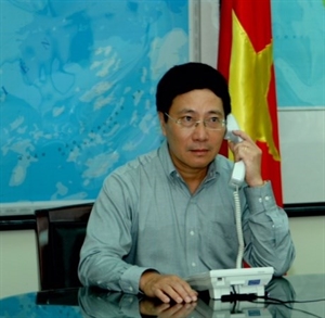 FM Minh holds phone talks with foreign counterparts
